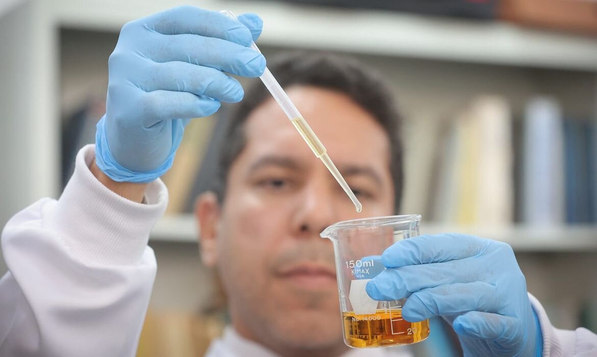 Alerta em SP: 12ª Morte por Álcool Contaminado com Metanol, Estado Soma 52 Casos e Investiga Mais Óbitos