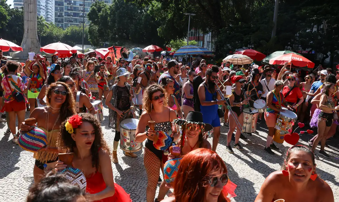 Calor Extremo no Carnaval Carioca: 5 Atendimentos por Hora em UPAs Estaduais Por Exaustão e Insolação