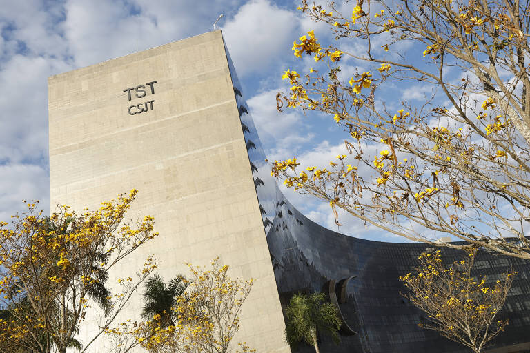 Juízes do Trabalho Receberam R$ 1 Bilhão Acima do Teto em 2025, Revela Relatório; STF Suspende Julgamento de “Penduricalhos”