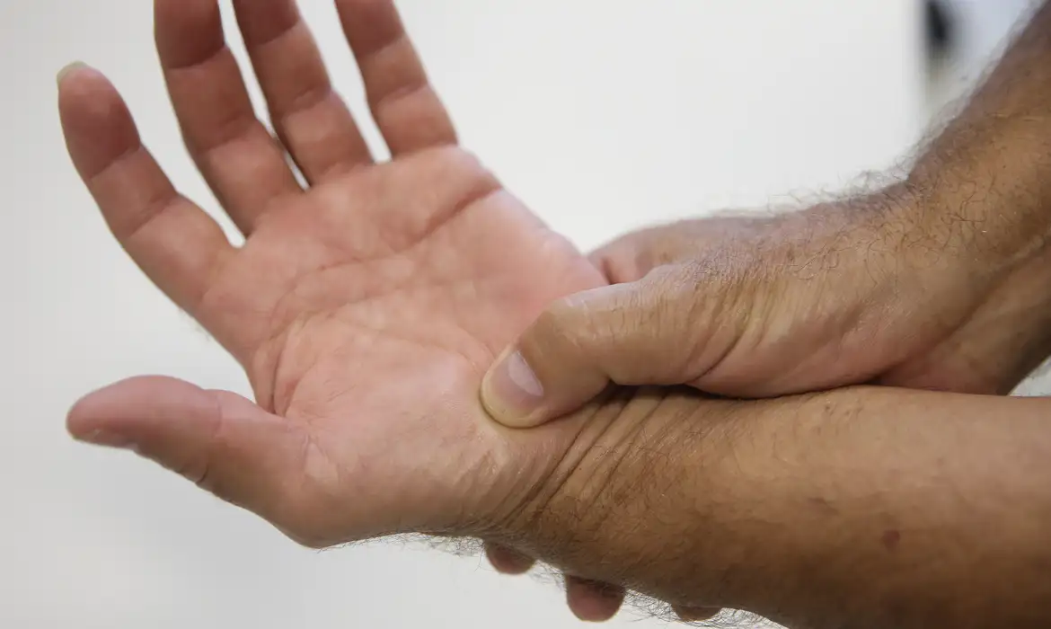 SUS Amplia Tratamento para Fibromialgia: Novas Diretrizes e Reconhecimento como Deficiência Trazem Esperança