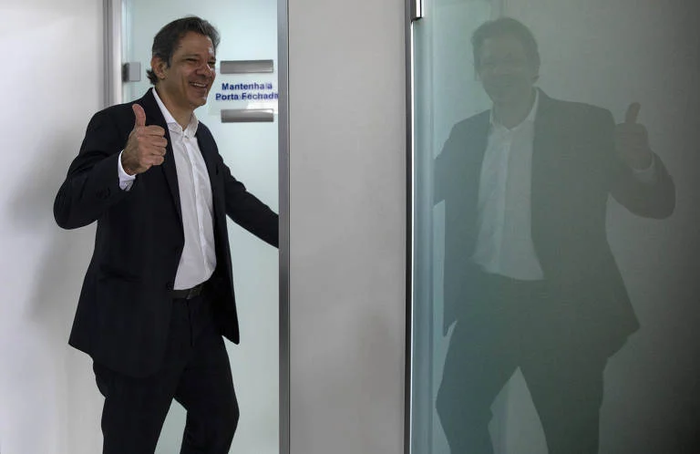 Podcast analisa gestão de Haddad na Fazenda: Acertos fiscais, desafios e o futuro da economia brasileira