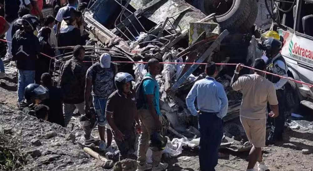 Atentado com bomba na Colômbia: 14 mortos, 5 crianças, e tensão às vésperas da eleição presidencial; dissidentes das Farc são acusados