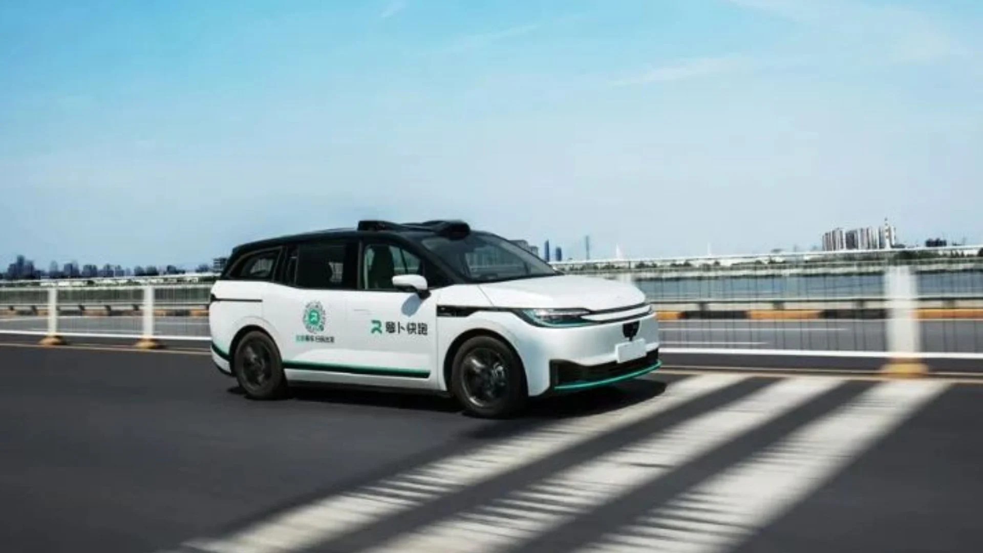 Pane em Robotáxis da Baidu Paralisa Wuhan: 100 Veículos Autônomos Travam Trânsito e Deixam Passageiros Presos na China