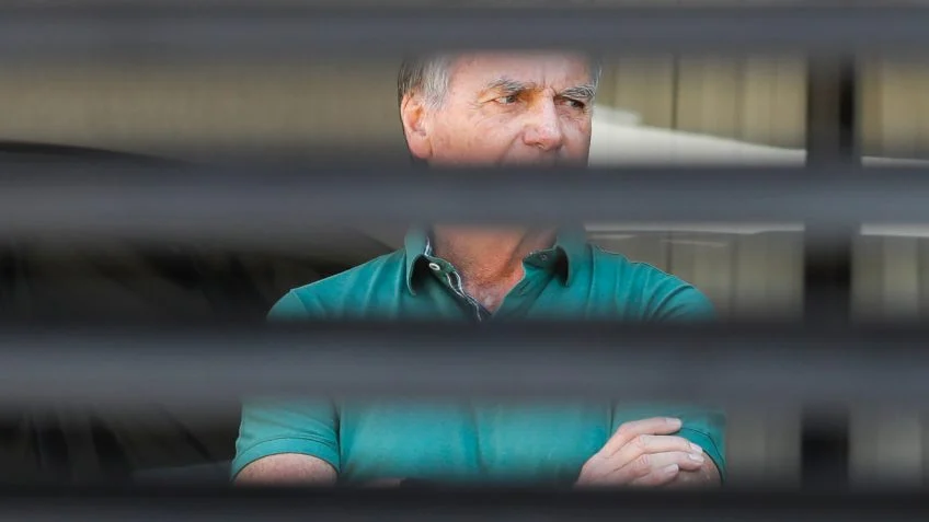 Bolsonaro: Defesa Apresenta ao STF Laudo que Recomenda Cirurgia Urgente no Ombro do Ex-Presidente