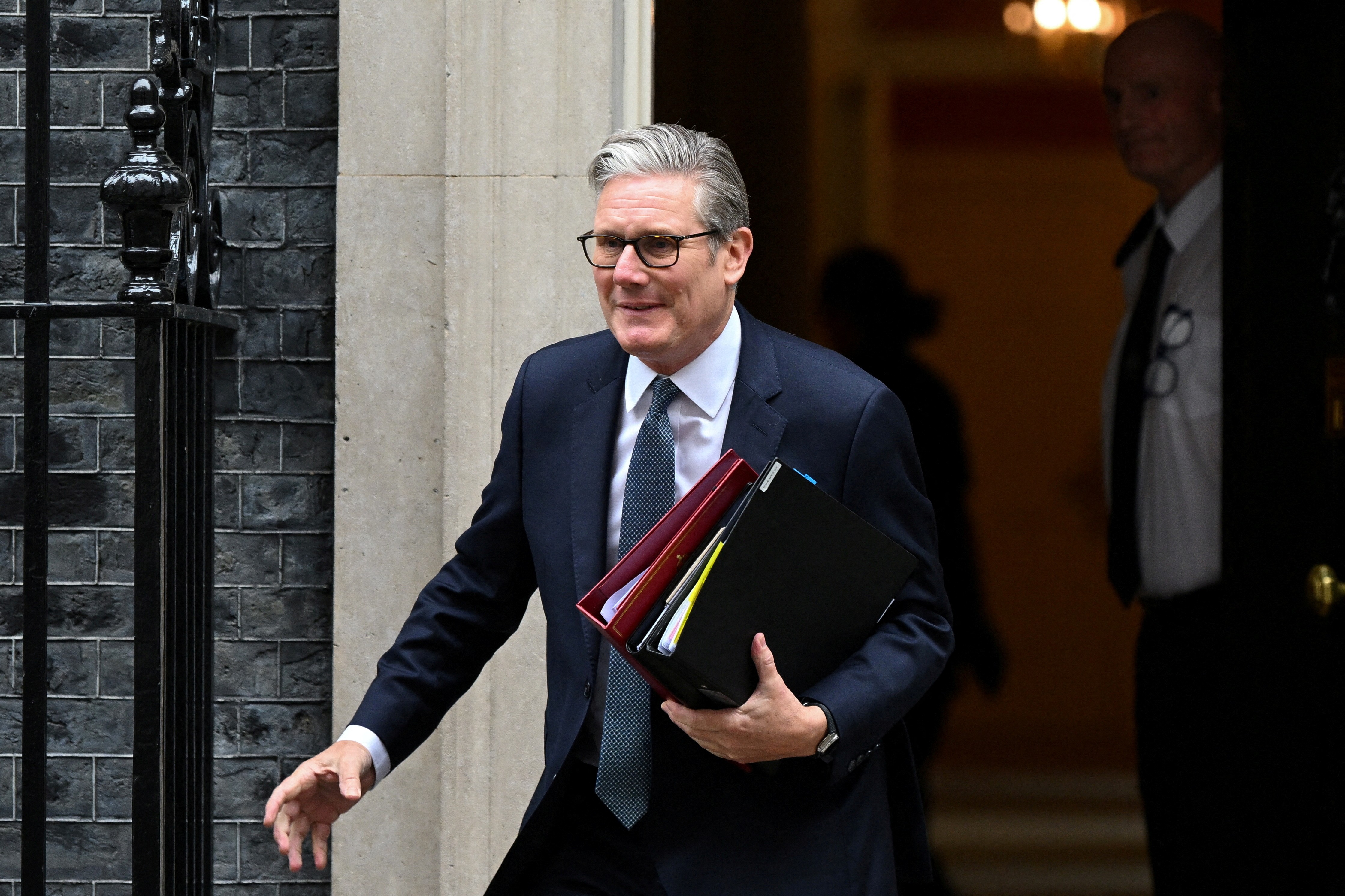 O primeiro-ministro do Reino Unido, Keir Starmer, está enfrentando pressão para renunciar