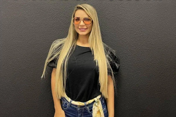 Deolane Bezerra terá que remover mega hair na prisão por “risco de fuga”, apontam agentes penitenciários