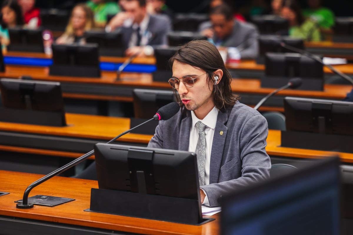 Amom Mandel defende proteção a trabalhadores da Amazônia em debate sobre PEC da escala 6×1
