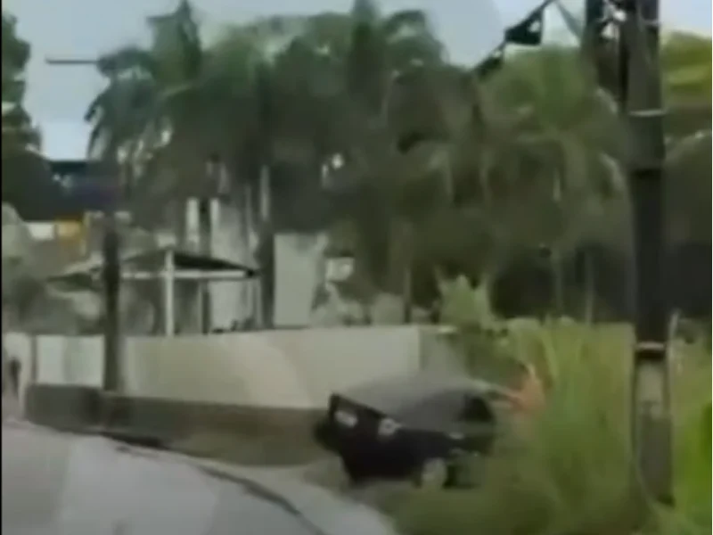 Carro Desgovernado Atinge Muro de Residência na Zona Sul de Manaus em Acidente Chocante na Efigênio Salles