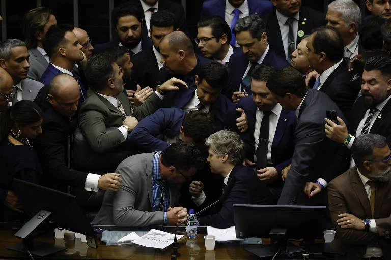 Conselho de Ética da Câmara Suspende Van Hattem e Mais Dois Deputados por “Motim” Contra Hugo Motta; Sanção é de 60 Dias