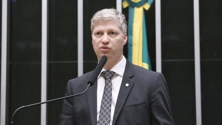 Conselho de Ética da Câmara: Van Hattem, Pollon e Zé Trovão suspensos por 60 dias por quebra de decoro em protesto por Bolsonaro