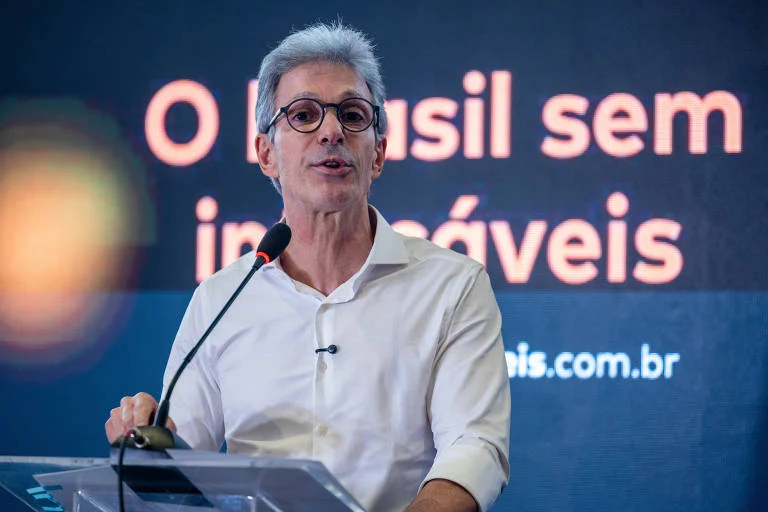 Zema mira eleitorado bolsonarista com discurso anti-sistema e ataca STF após operação da PF contra Ciro Nogueira
