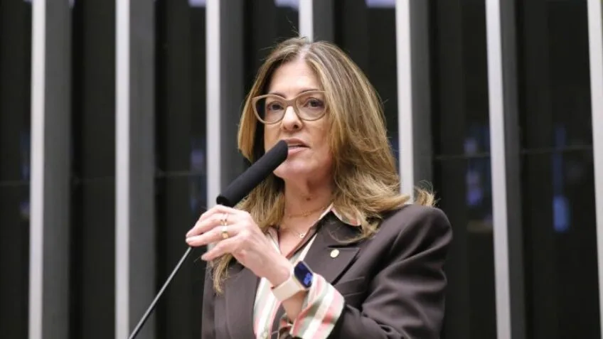 Câmara aprova Libras em emergências: Intérprete de Libras será obrigatório em hospitais de médio e grande porte para garantir comunicação com surdos