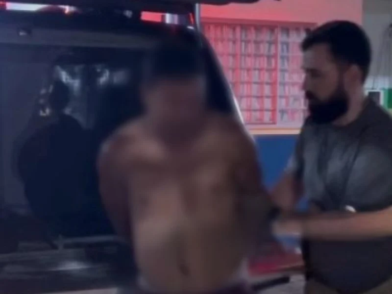 Homem é Preso em Manacapuru por Cruel Assassinato de Cachorro a Facadas; Vídeos Chocantes Revelam Brutalidade