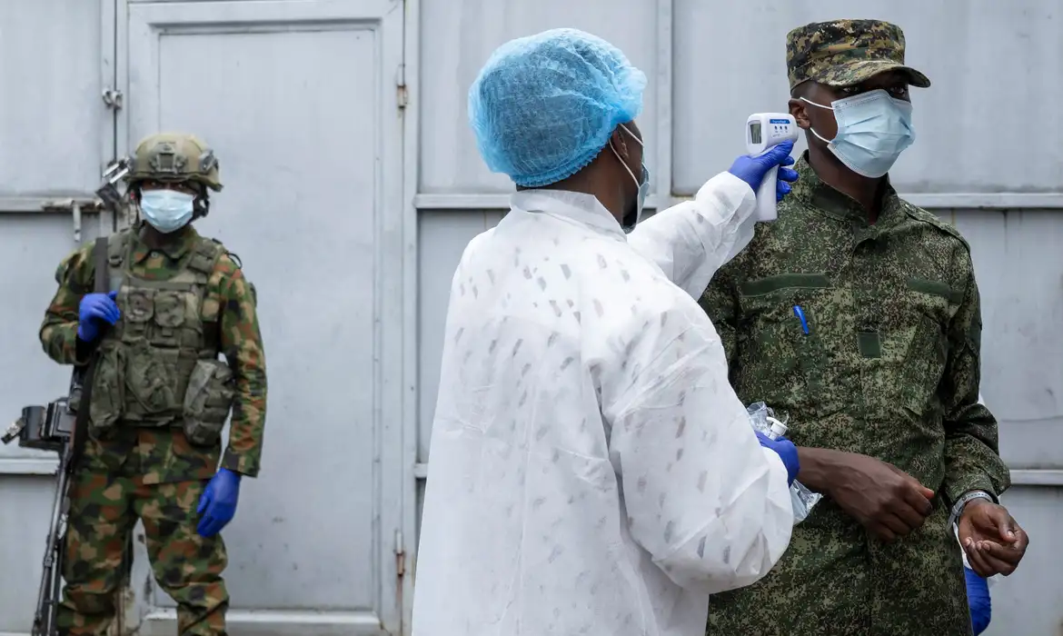Alerta Global: Ebola Ameaça 10 Países Africanos com Risco Elevado, Conflitos e Fronteiras Fracas Aumentam Perigo