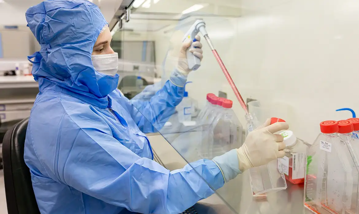 Células-Tronco: Nova Esperança Contra Complicações Graves do Transplante de Medula Óssea no Brasil