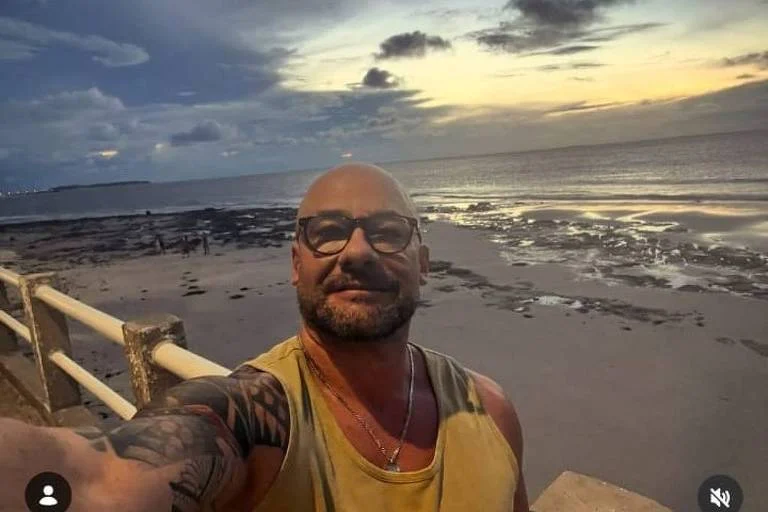 Flávio Bolsonaro demite assessor após denúncia de assédio sexual e falsidade ideológica na Caixa Econômica Federal