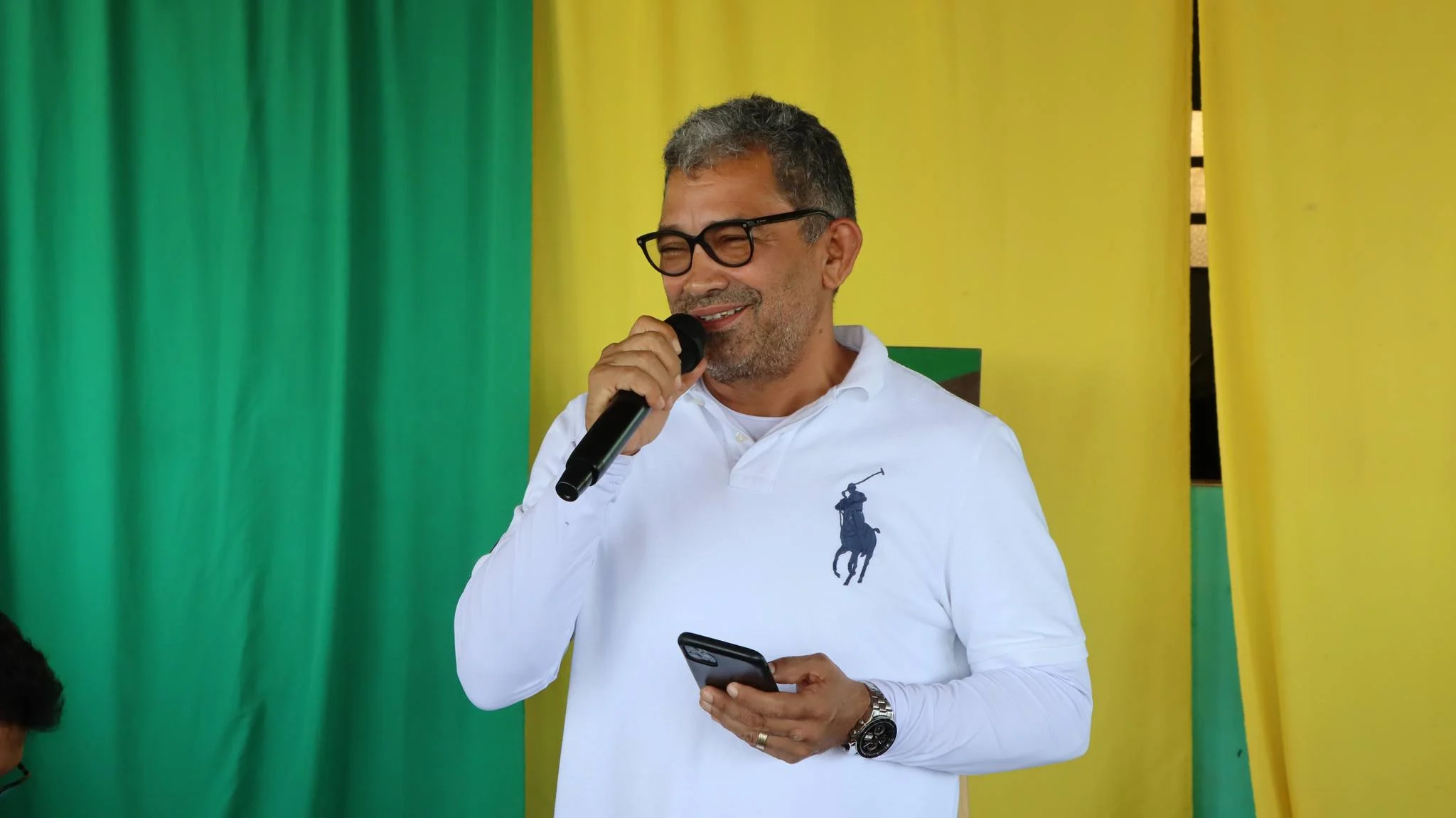 Iranduba: TCE-AM investiga R$ 21 milhões em obras paralisadas e prefeito é notificado