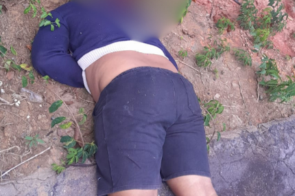 Homem é encontrado morto com marcas de tiros perto do Alphaville, em Manaus; suspeita de dívida de drogas