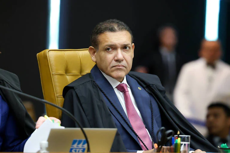 Censura ou Justiça Eleitoral? Petistas Acusam TSE de Suspender Pesquisa Contra Flávio Bolsonaro e Ligam Alerta Contra Kassio Nunes Marques