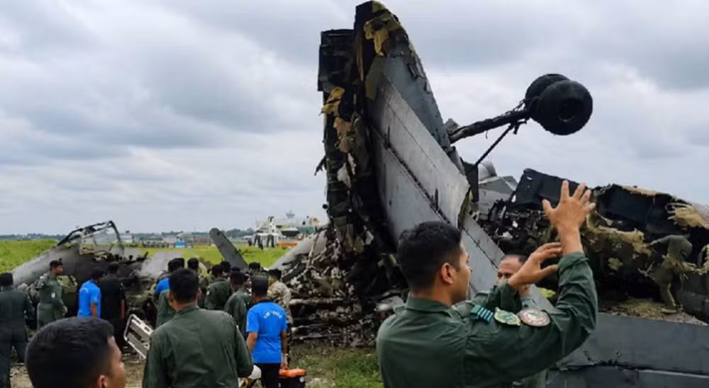 Avião militar indiano cai e mata 5 soldados em Jorhat; mesmo modelo causou 13 mortes em 2019 perto da China