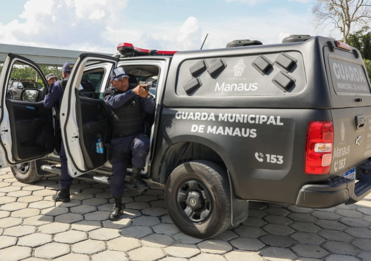 Manaus: Casal preso em flagrante por maus-tratos a cachorro após denúncia no Lírio do Vale; animal resgatado