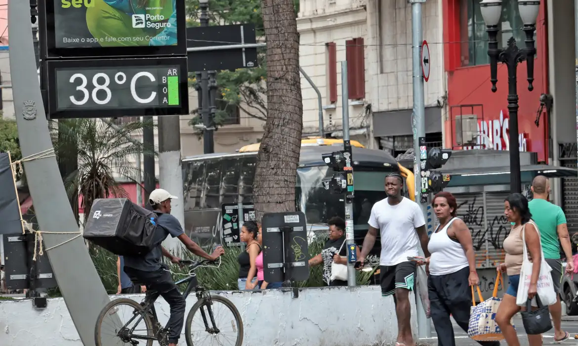 Ondas de Calor no Brasil: Estudo Revela 120 Mil Mortes em 20 Anos e Aumento de Doenças Respiratórias e Renais
