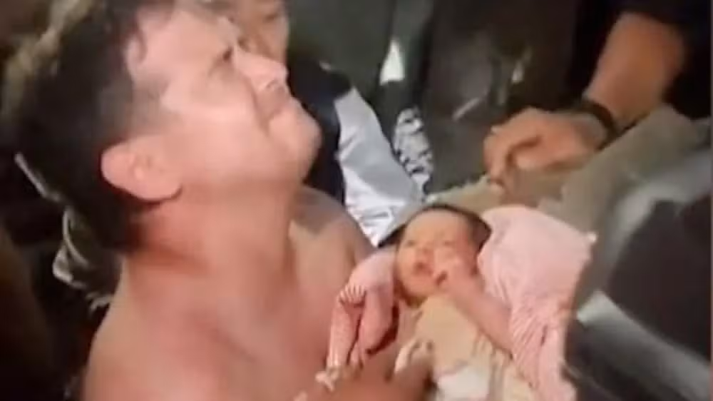 Milagre na Venezuela: Mãe e bebê de 18 dias resgatados com vida após mais de 24 horas sob escombros