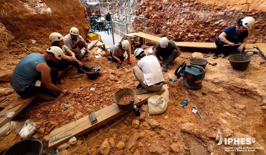 Nova descoberta na Espanha revela que ancestrais humanos praticavam canibalismo com adultos e crianças há 850 mil anos