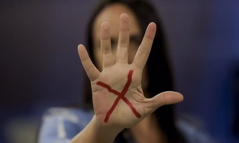 Feminicídios no AM: Vítimas acima de 35 anos são maioria e arma branca lidera métodos, revela SSP