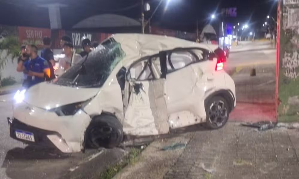 Tragédia na Djalma Batista: Jovem de 29 anos morre em grave acidente que destrói carro em Manaus
