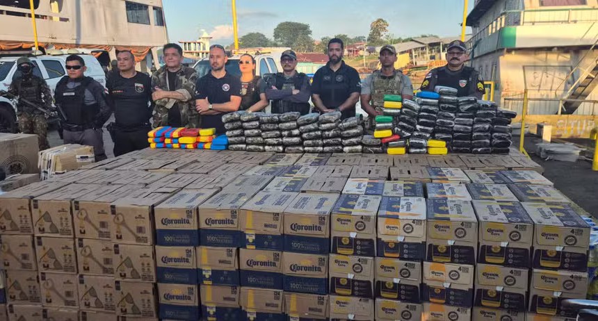 Mega apreensão de drogas em barco no AM: 115 kg de skunk e cocaína escondidos em pneus e sofá