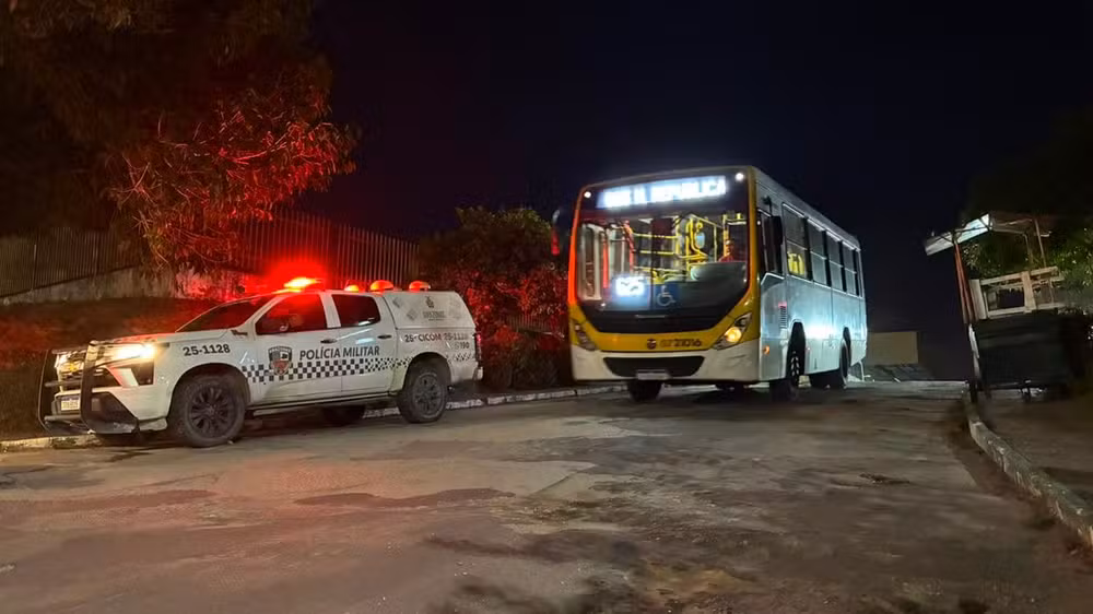 Ônibus em Manaus: 80% da frota retorna às ruas após paralisação e TRT-11 impõe multa milionária para garantir serviço
