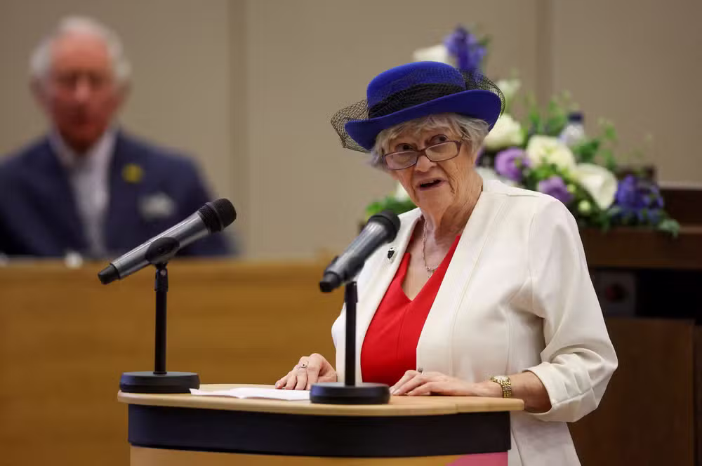 Ex-ministra britânica Ann Widdecombe sofreu 21 golpes de martelo na cabeça, revela promotoria em Londres
