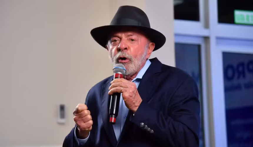 Lula equipara taxa de Trump no Estreito de Ormuz a "pirataria" e defende ofensiva global pelo biocombustível brasileiro