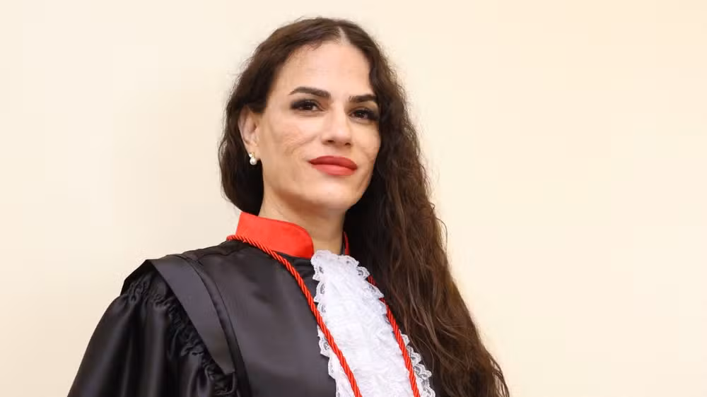 Fabi Pilate: Primeira Promotora Trans do Brasil Celebra Posse no AM e Promete Lutar por Visibilidade e Direitos da Comunidade LGBTQIA+