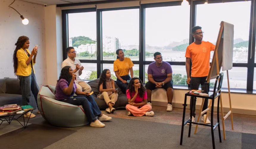 Mil Vagas Gratuitas: Jovens do Amazonas Podem Aprender Inglês e Conquistar Emprego no Coletivo Coca-Cola Jovem + Inglês