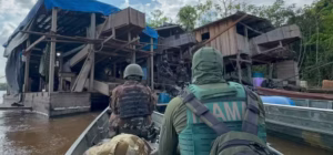 Operação Jaguaretê Destrói 6 Dragas Ilegais e Apreende Armas e Drogas no Rio Içá, Amazonas