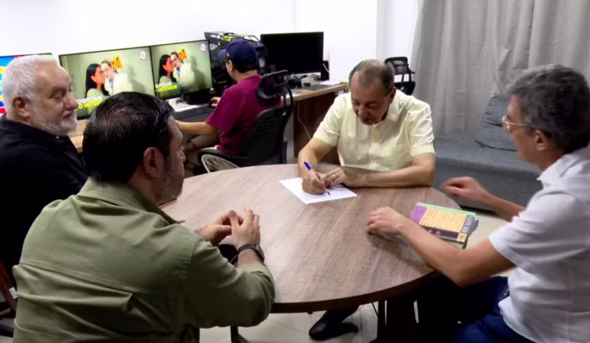 Eleições 2026: Omar Aziz grava programa eleitoral em Manaus e detalha propostas ambiciosas para a saúde do Amazonas