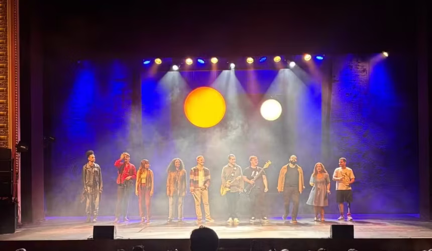 Público Canta Sucessos do Paralamas em Manaus: ‘Vital – O Musical’ Emociona e Encerra Turnê com Energia Contagiante