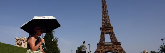 Paris Investiga: Exclusão de Mulheres na Torre Eiffel Durante Visita de Grupo Hindu Gera Greve e Escândalo