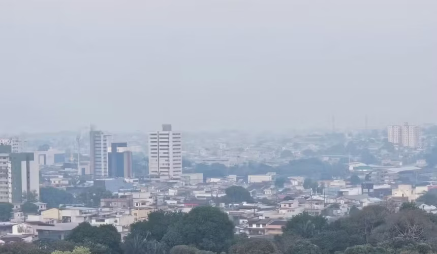 Manaus em Alerta: Qualidade do Ar ‘Ruim’ Pelo 2º Dia Devido a Fumaça de Queimadas na Região Metropolitana