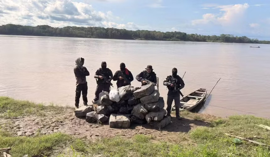Mega Apreensão de Skunk no AM: 752kg de Drogas Escondidas em Comunidade Rural por Traficantes Colombianos e Peruanos