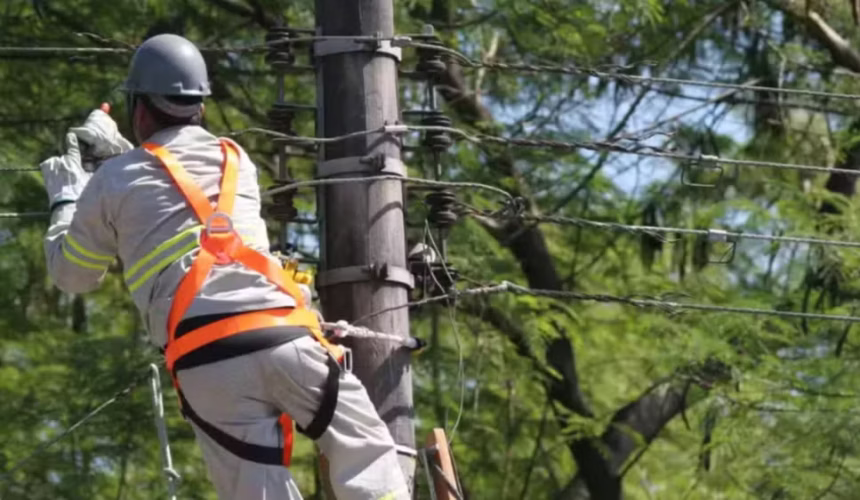 Apagão em Manaus: Veja bairros e horários da interrupção de energia nesta segunda (14) para manutenção