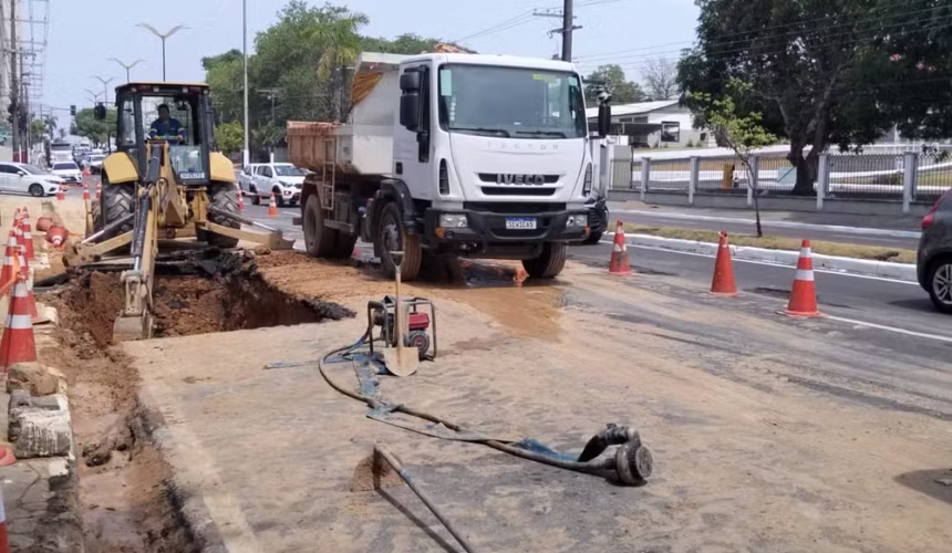 Água retorna gradualmente em Manaus após rompimentos de tubulações causarem alagamentos e transtornos na Zona Oeste