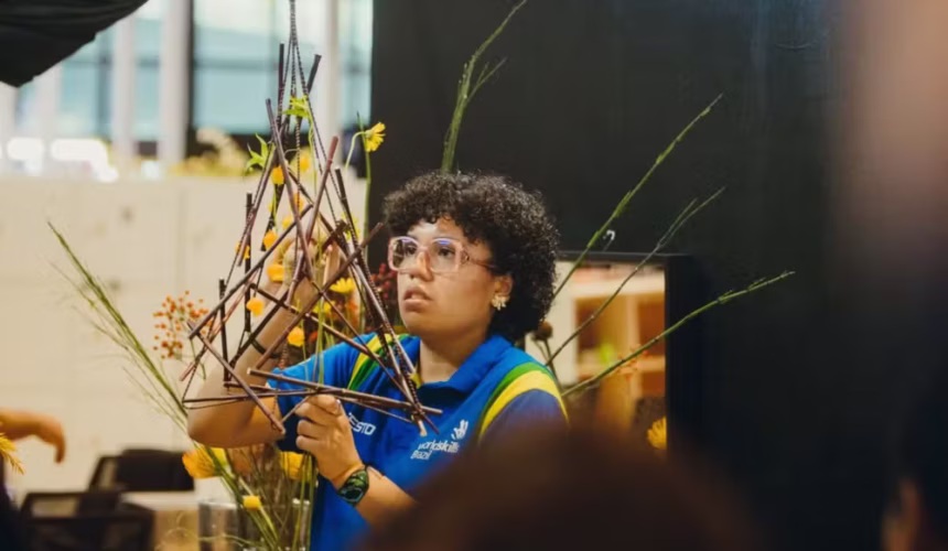Amazonense Karol Casique Brilha na China: De Aluna de Florista a Representante do Brasil na WorldSkills