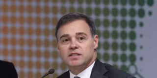 Votação Presidencial 2026: Datafolha Revela Última Pesquisa Antes do Debate na Globo; Lula Ausente, Flávio Bolsonaro e Outros Confirmados