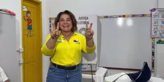 Professora Maria do Carmo (PL) vota em Manaus e demonstra otimismo com resultado das urnas rumo ao Governo do Amazonas