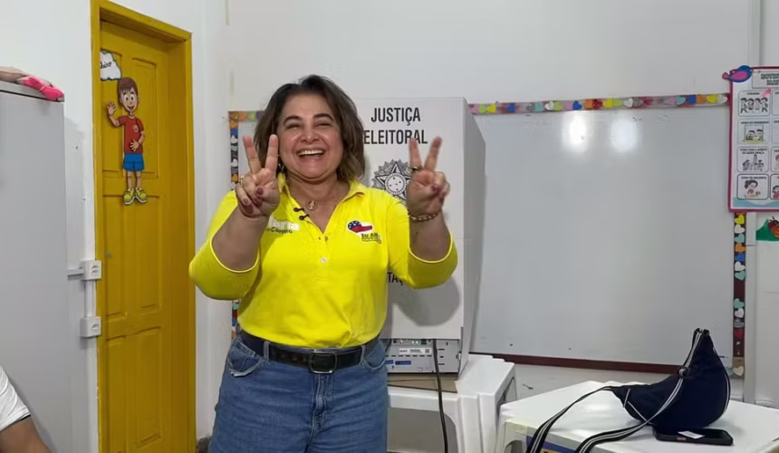 Professora Maria do Carmo (PL) vota em Manaus e demonstra otimismo com resultado das urnas rumo ao Governo do Amazonas