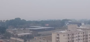 Fumaça em Manaus Adia Sobrevoo de Ministros e Agrava Crise de Incêndios no Amazonas