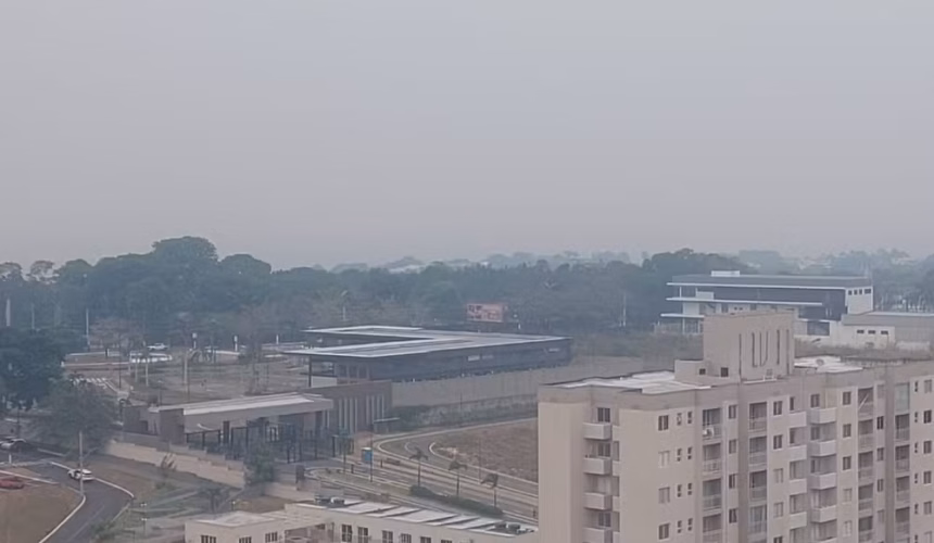 Fumaça em Manaus Adia Sobrevoo de Ministros e Agrava Crise de Incêndios no Amazonas